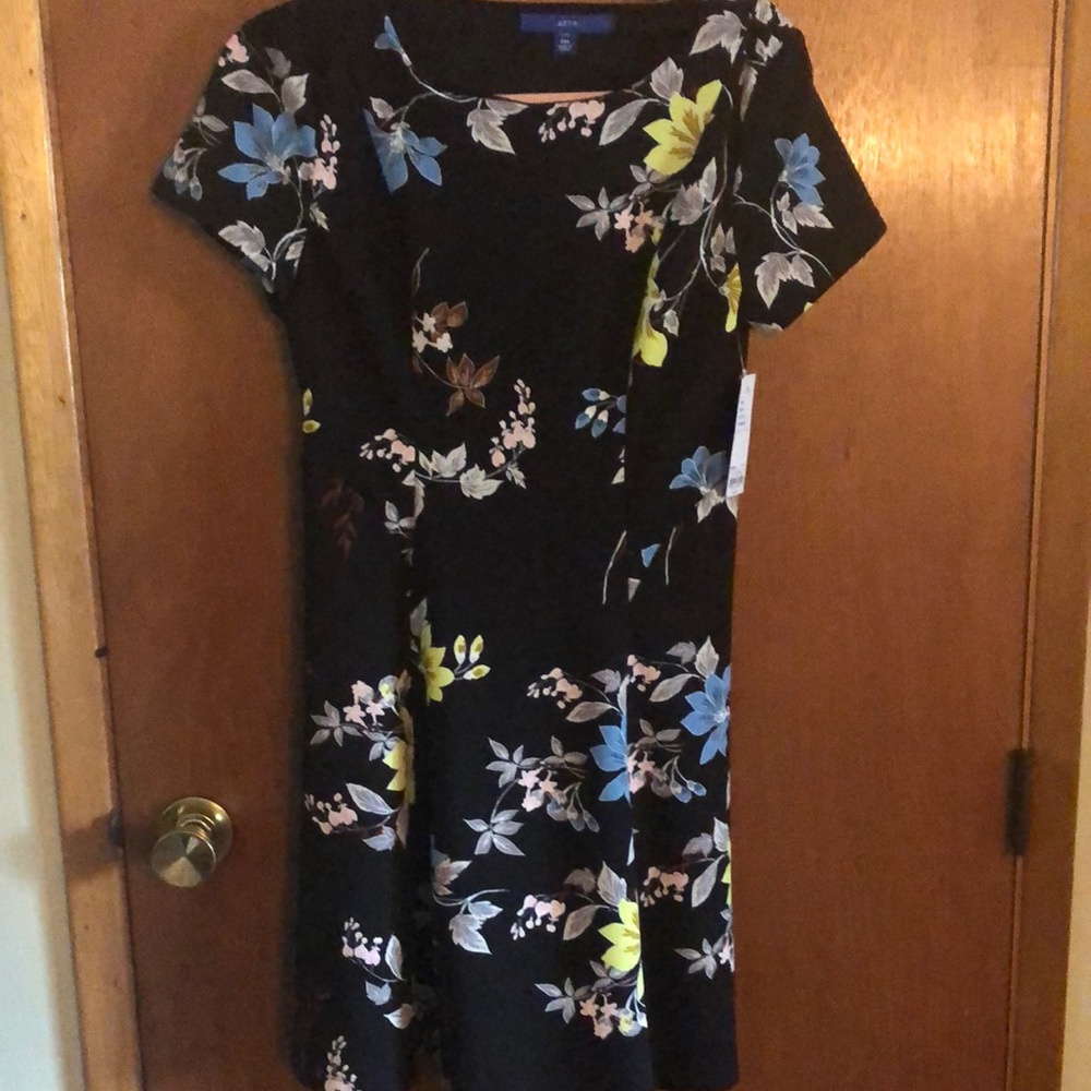 NEW Petite Medium dress.floral